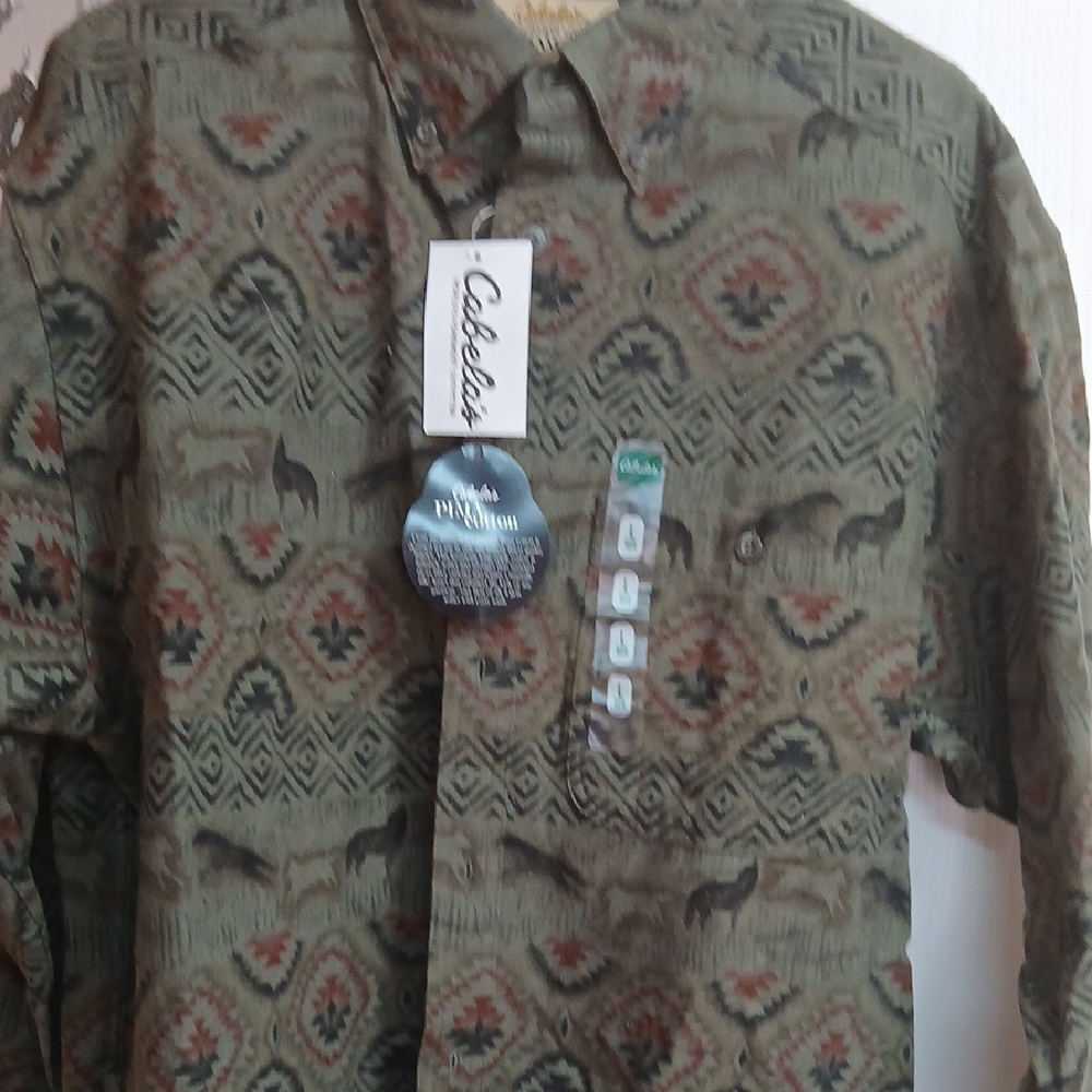 Cabela's Green Casual Button Down Shirt with Intricate Pattern